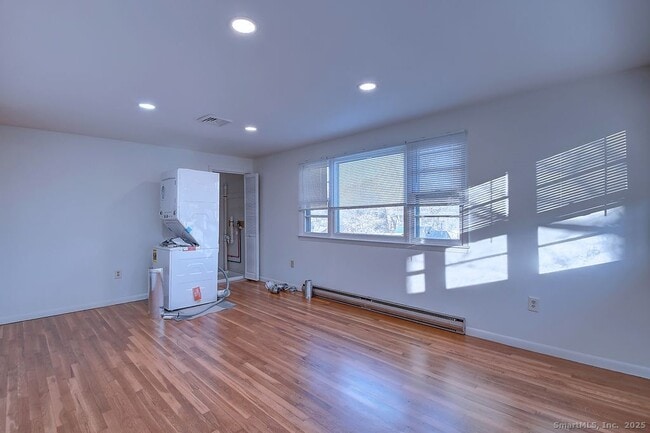 Building Photo - 139 Phyllis Dr