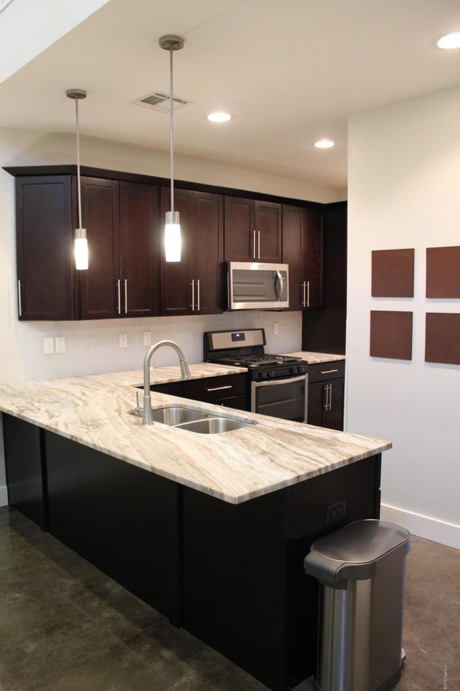 Building Photo - 315 Highland Park Ln
