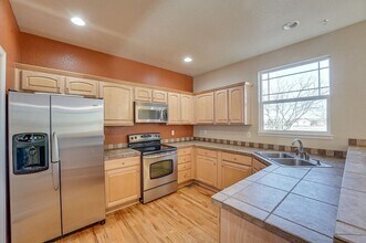 Building Photo - 2 bedroom, 2.5 bath townhome in Observatory Village