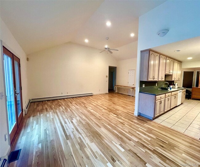 Building Photo - 7 Deborah Dr