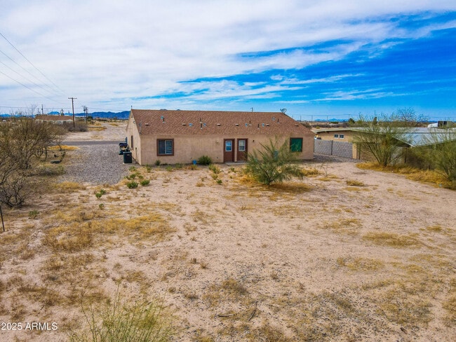 Building Photo - 4205 N Montezuma Dr