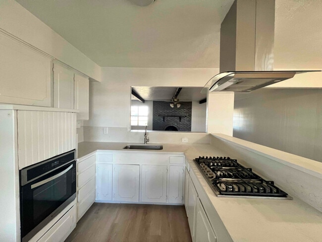 Building Photo - 5604 Gregory Ln