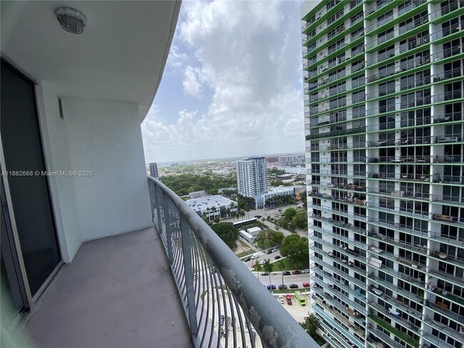 Building Photo - 1750 N Bayshore Dr