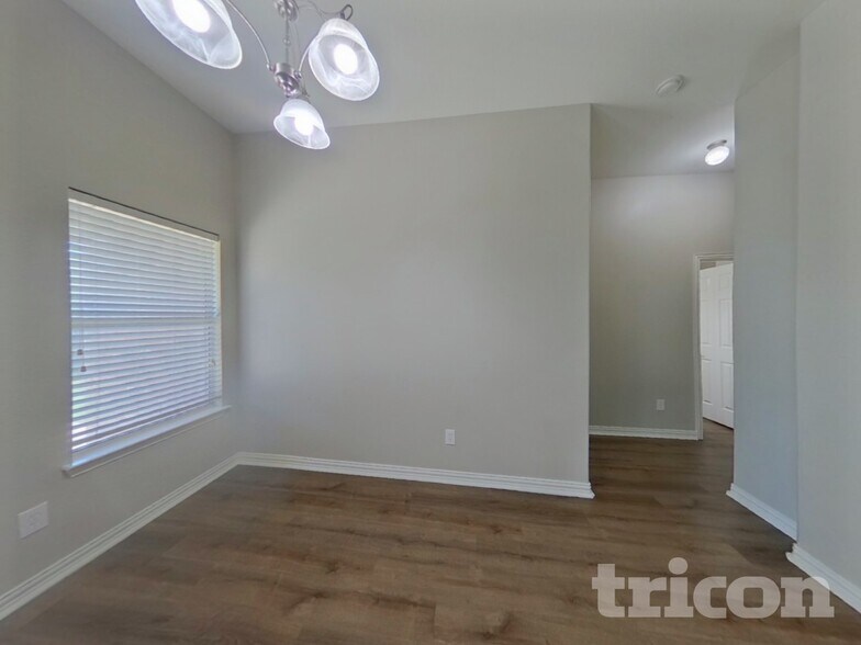 Building Photo - 7814 Longbow Ln