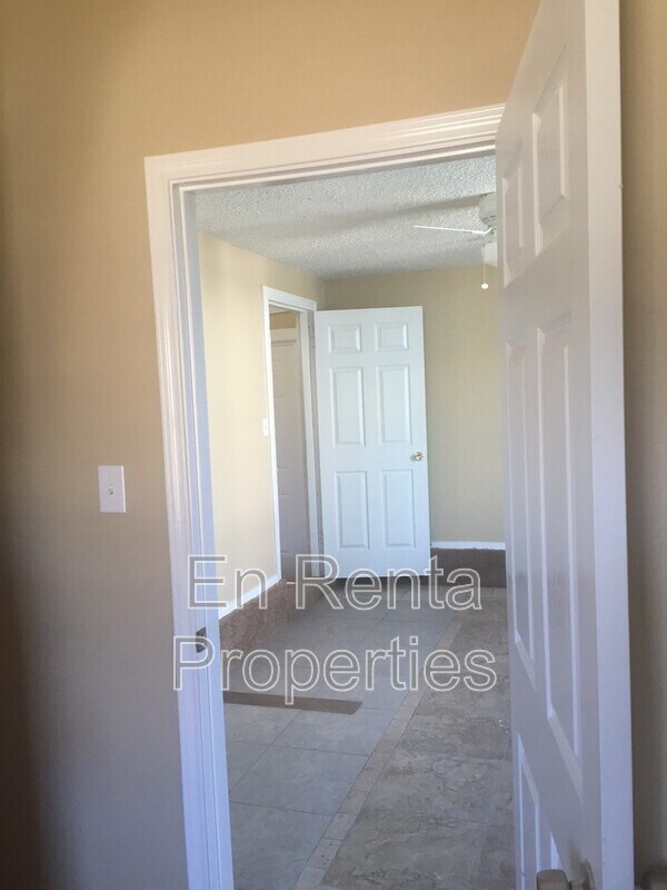 Building Photo - 601 W Beach St