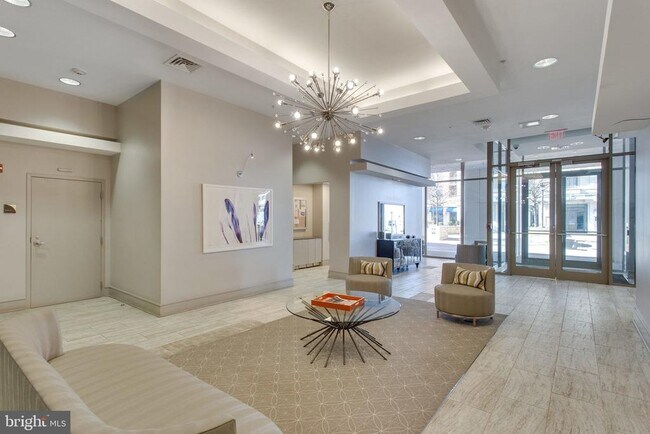 Building Photo - 3650 S Glebe Rd