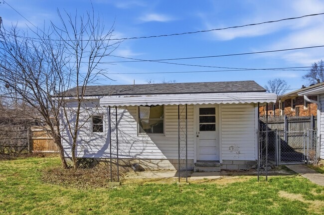 Building Photo - 2147 Palms Dr