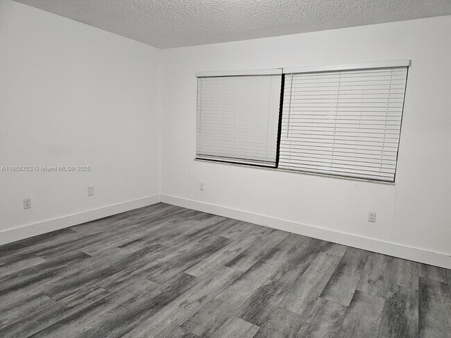 Building Photo - 6405 W 27th Ln