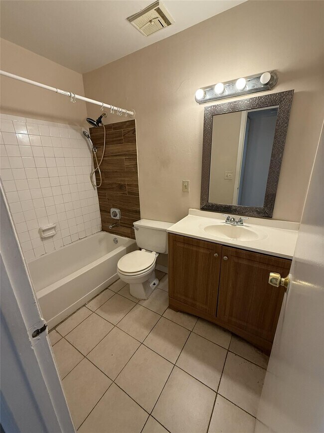 Building Photo - 1253 SW 46th Ave