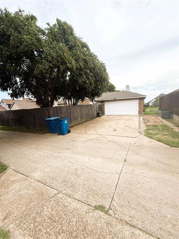 Building Photo - 812 Twin Creek Dr