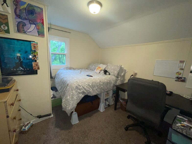 Building Photo - 421 Dodge St