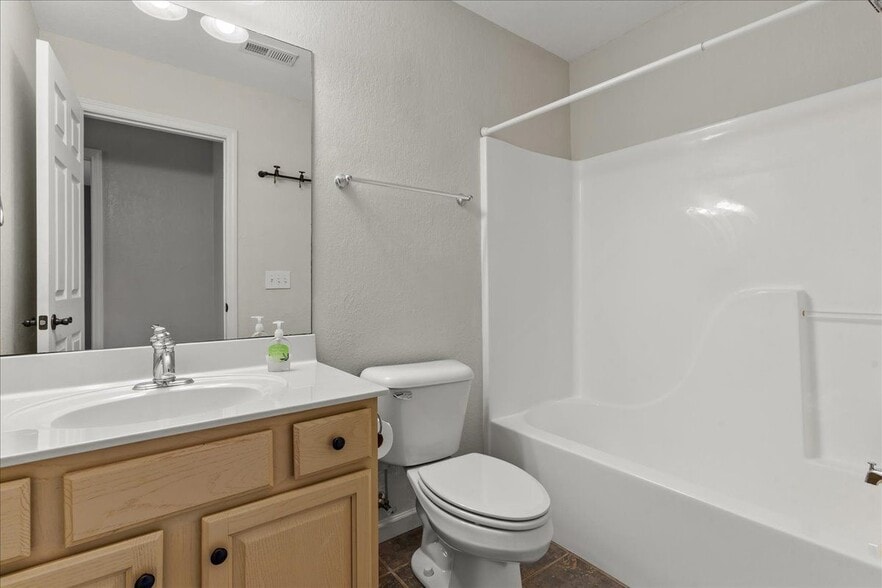 Building Photo - 410 Ashbury Cir