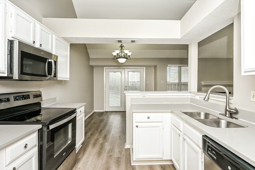 Building Photo - 4844 Thistledown Dr