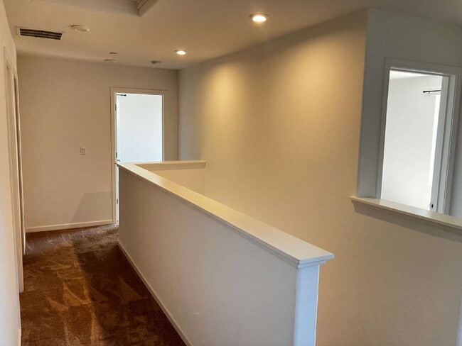 Building Photo - 1/2 off the first month's rent.  Move in R...