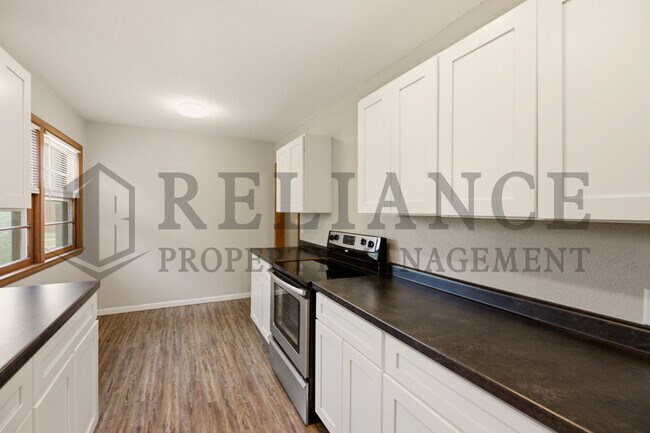 Building Photo - 841 N Country Acres Ave