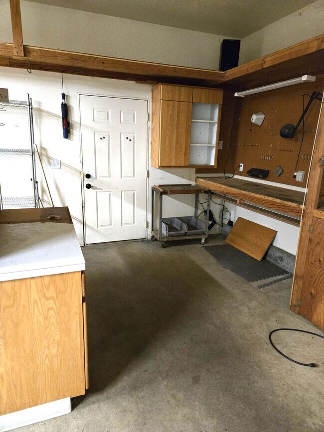 Building Photo - Large lot with tons of storage !  3 br , 2 bth + office+ 2  Car-garage + 2 Wooden Sheds