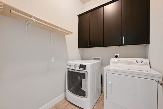 Building Photo - 1805 Morts Pl