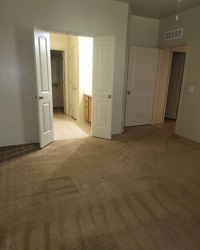 Building Photo - Welcome Home!!