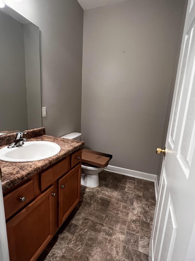 Building Photo - 708 Tattnall Dr