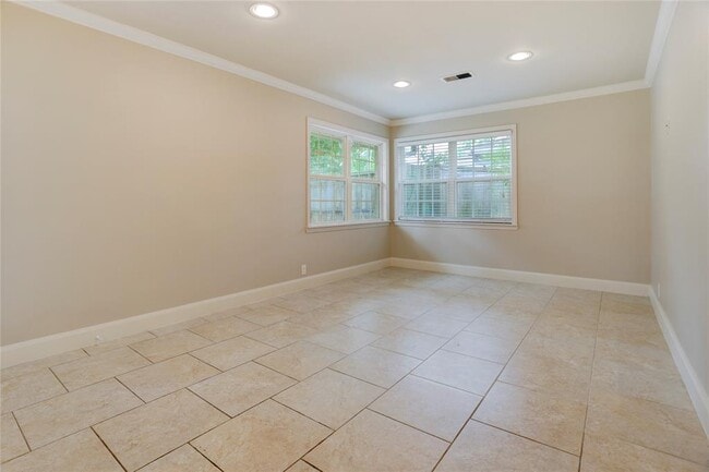 Building Photo - 9829 Larston St