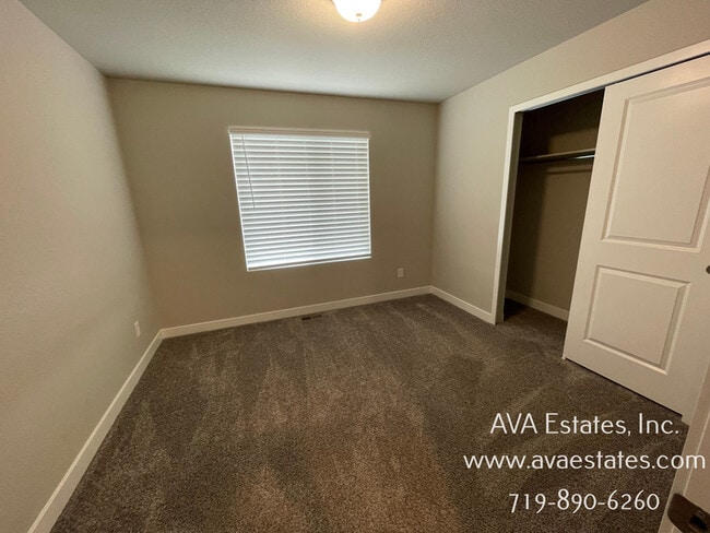 Building Photo - 2403 Sunrise Ln