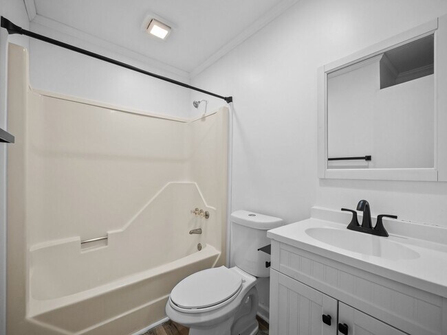 Building Photo - Ravenwood Apartments!!