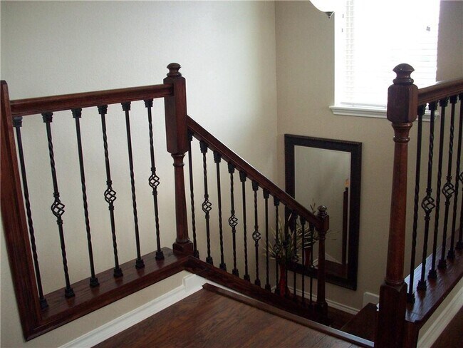 Building Photo - 1002 Beacon Cove