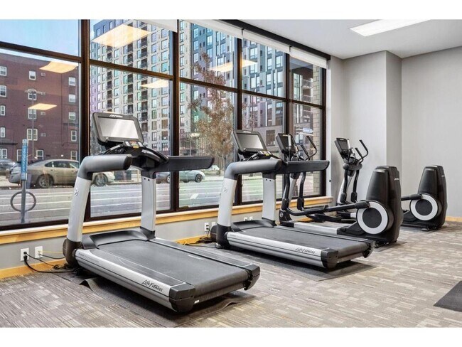 Building Photo - 740 Portland Ave