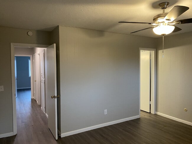 Building Photo - 14901 Dutchmans Dr