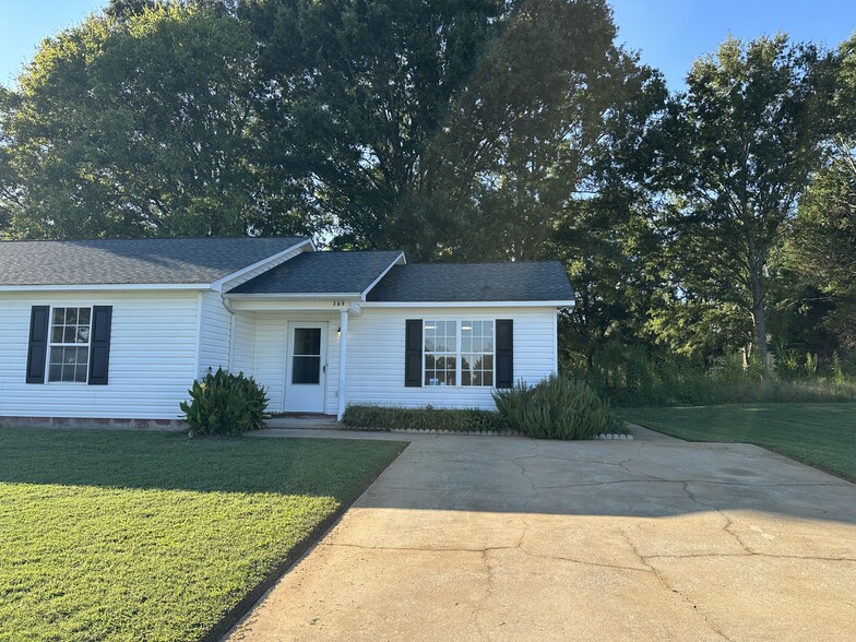 Building Photo - 309 Toy Ln