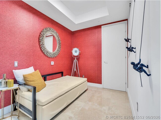 Building Photo - 1300 Brickell Bay Dr