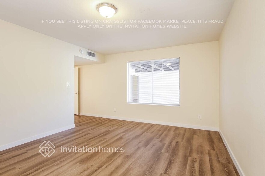 Building Photo - 4614 W Sunnyside Ave