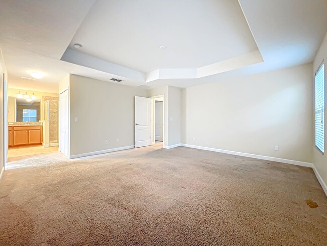 Building Photo - 6 BEDROOM 3 BATHROOM TWO STORY HOME ON IND...