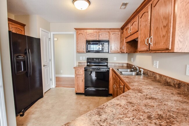 Building Photo - Pet Friendly Three Bedroom with Bonus!