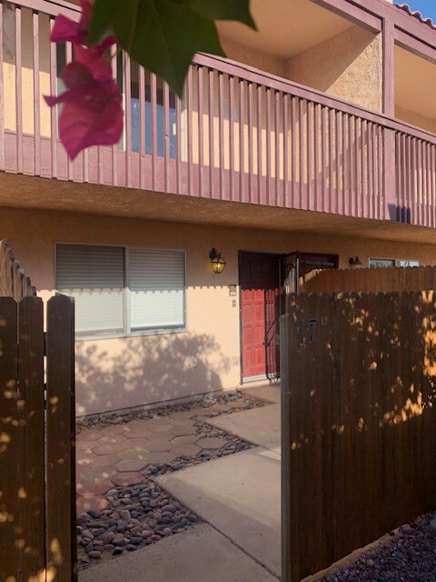 Primary Photo - 2901 S Palo Verde Ln