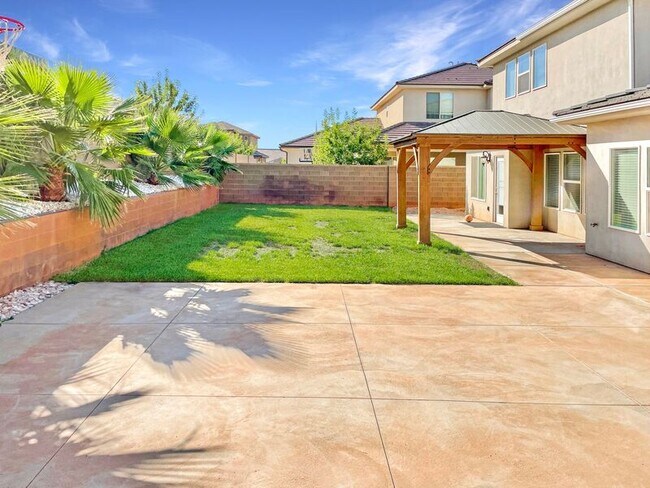 Building Photo - 3298 E Crimson Ridge Dr