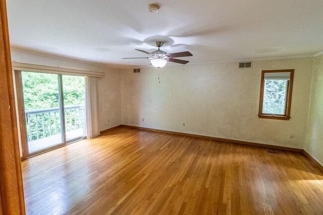 Building Photo - Beautiful Contemporary 3 Bedroom Home