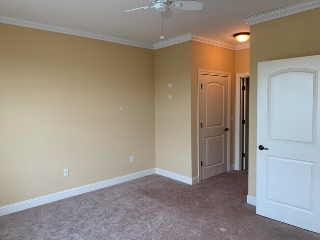 Building Photo - Spacious 3 Bedroom, 2 Bath Condo at The Village at Queens Harbour in Surfside Area! Available NOW!