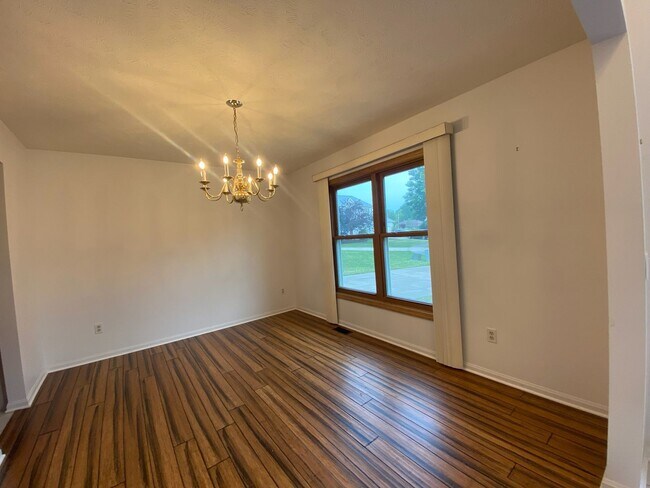 Building Photo - 25027 Rushmore Ct