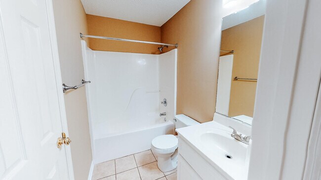 Building Photo - 104 Queens Ct