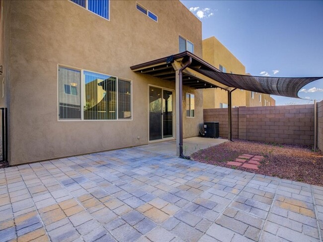 Building Photo - 3 Bedroom 2.5 Bath   $200.00 OFF FIRST FULL MONTHS RENT