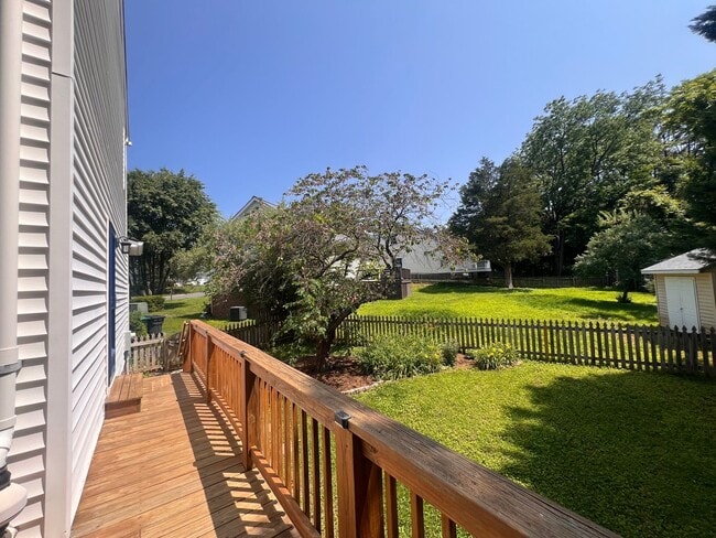 Building Photo - 1093 Wintergreen Ln