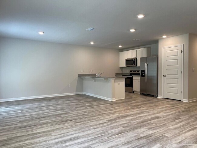 Building Photo - 8665 Pathstone Blvd