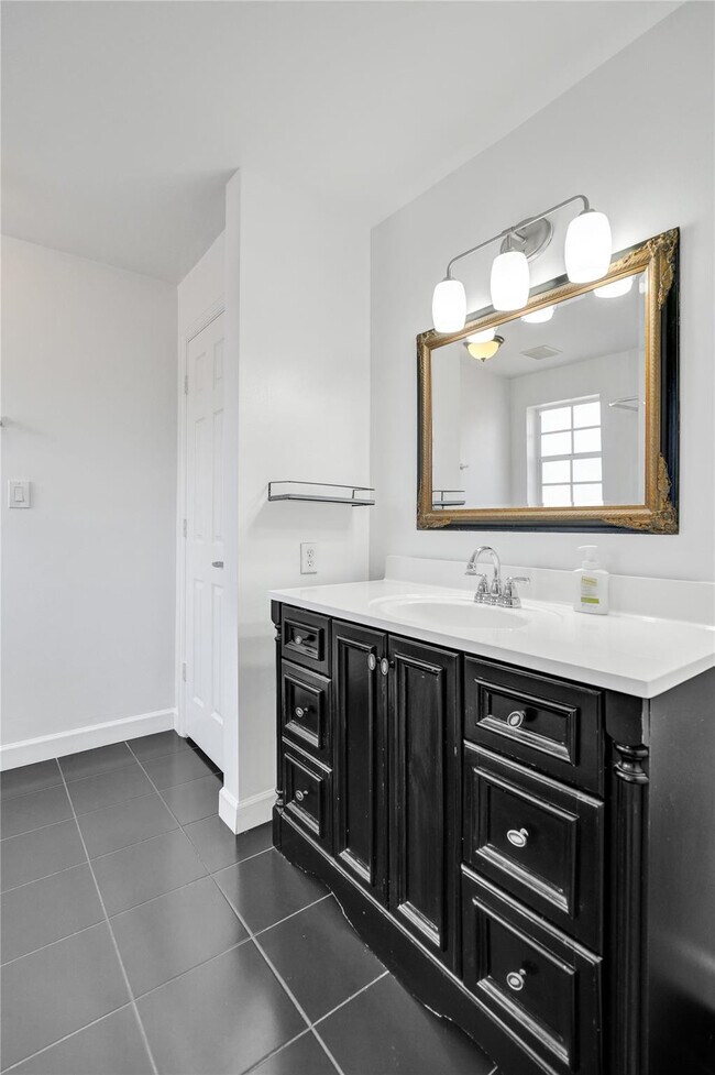 Building Photo - 11652 NW 19th Dr