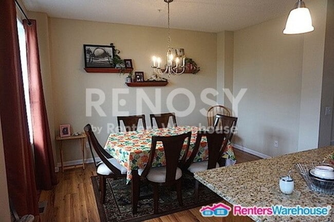 Building Photo - Stunning 3BD/2.5BA Townhouse in Maple Grove