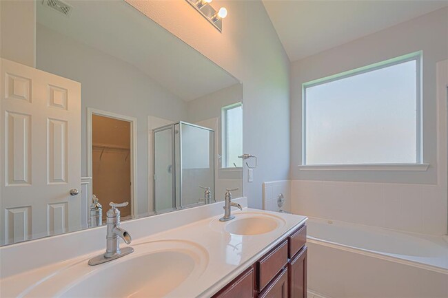 Building Photo - 2502 Oakthorn Ct