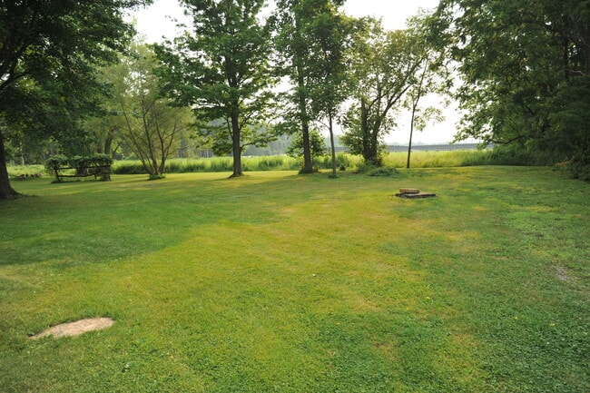 Building Photo - 8071 River Rd