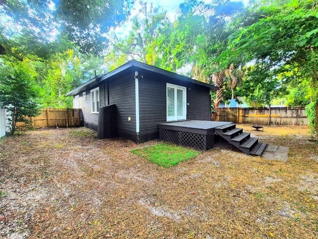 Building Photo - 314 E Park Ave