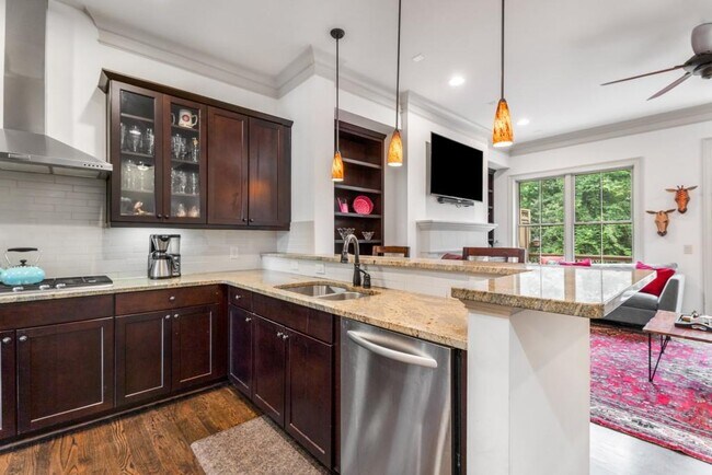 Building Photo - 523 Ansley Cir NE