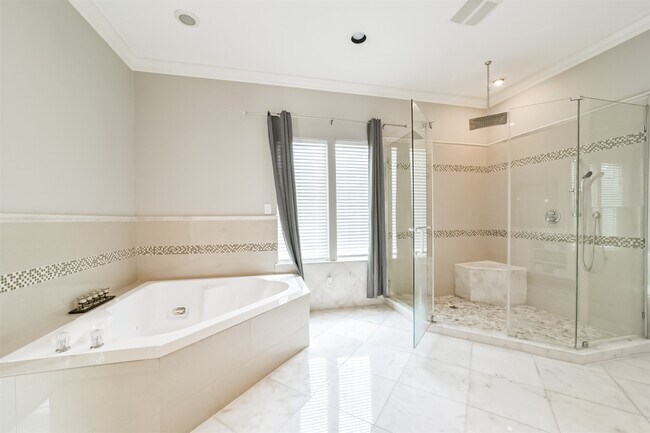 Building Photo - 9660 Fairdale Ln